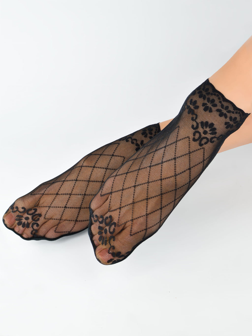 Noviti Lace Ankle Socks with Cotton Sole SN034