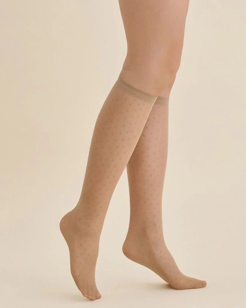 Gabriella Puntina 20 Den – Sheer Knee‑Highs with Dot Pattern - Velvet Touch Tights